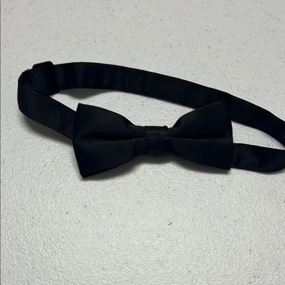 Classic Black Bow Tie - Picture 1 of 3